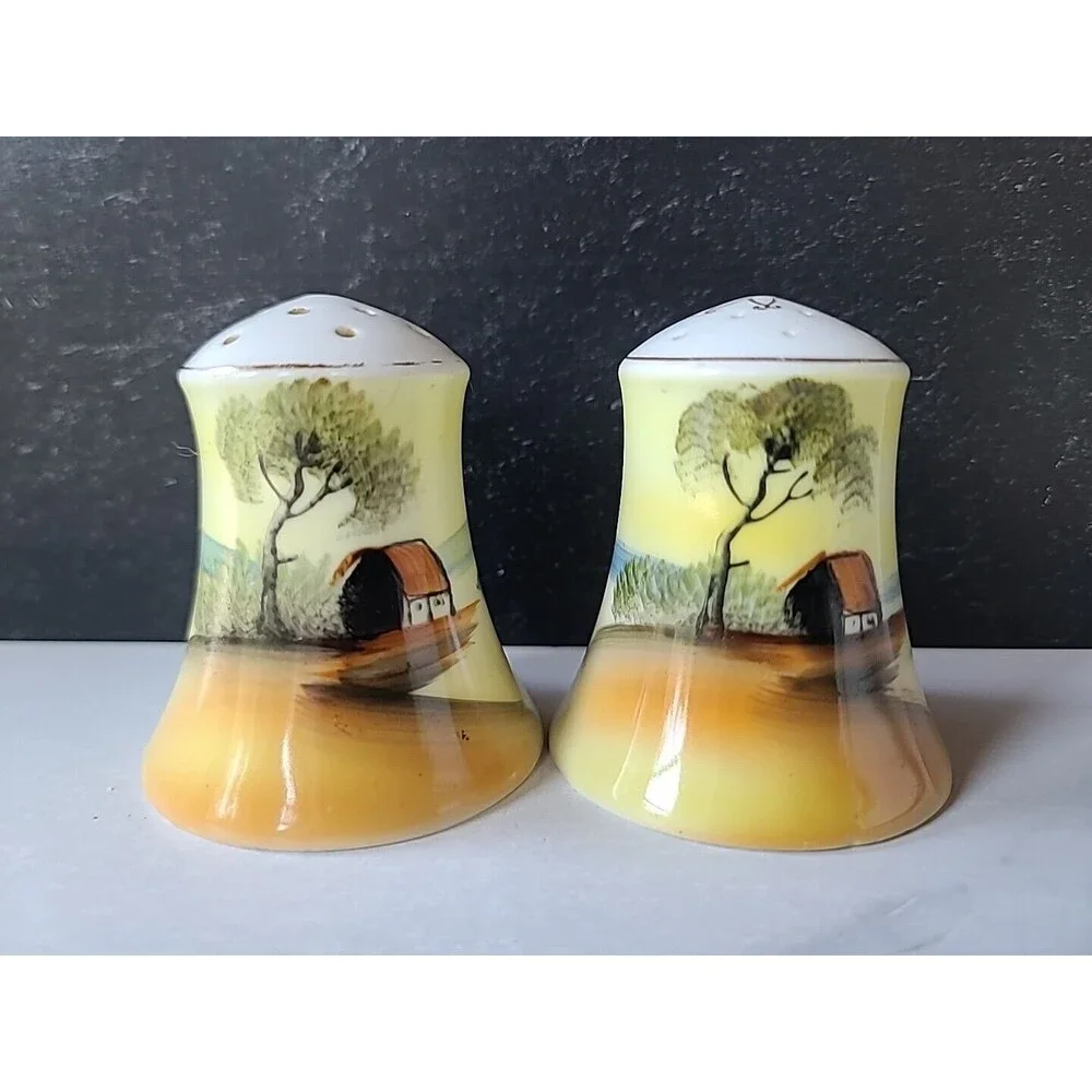 Vintage Salt And Pepper Shakers, READ